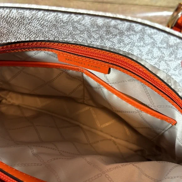 NWOT- Jet Set Medium Multifunction Pocket Tote Bag with Wallet - Picture 14 of 16